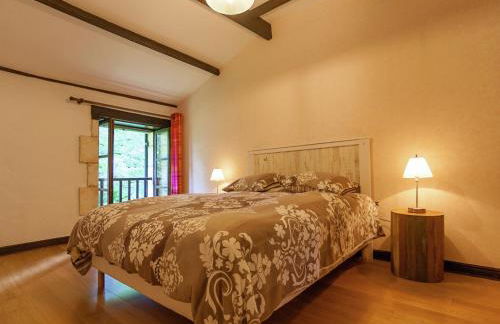 Spacious farmhouse with private heated pool in a rustic garden - Foto 56