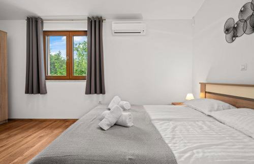 Holiday Home Mla i - Three Bedroom Holiday Home with Pool - Photo 15