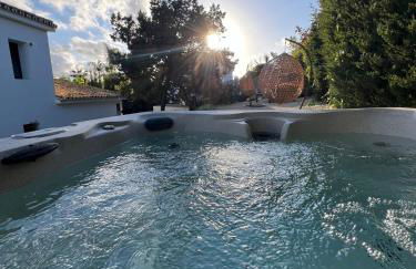 Marbella Bliss - Luxury 4-Bedroom VILLA with Garden, Private POOL & Jacuzzi, Marbesa near- 5 min to the Cabopino Beach - Photo 46