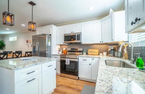 Par-Tee Haus I- Game Room & Hot Tub-Walk to Helen - Foto 16