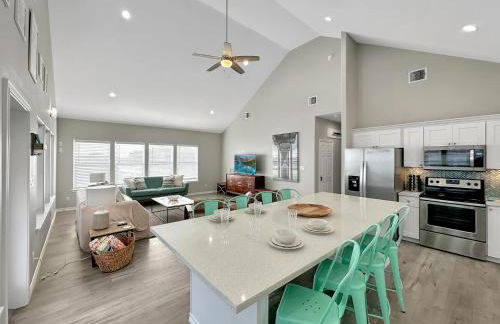 Beachfront 4BR - Tiki Bar, Yard Games, Pet-Friendly - Foto 12