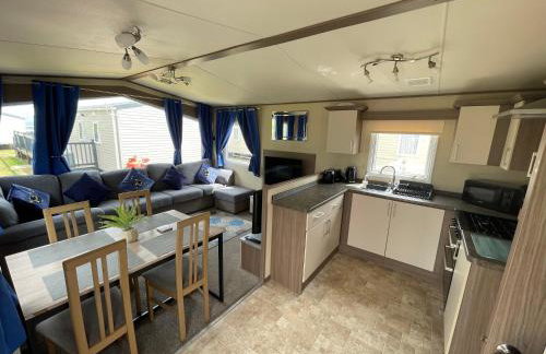 Great Yarmouth PK Sunset View - NOW with Linen - Photo 4