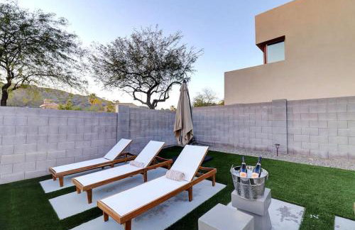 Epic 6BR with Pool, Spa and Fire Pit - Walk to Trails - Foto 49