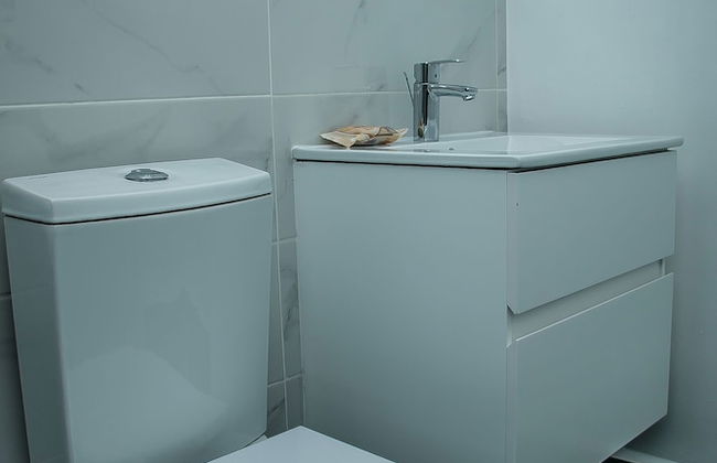 Embassy Gardens Premier Suites - Photo 54