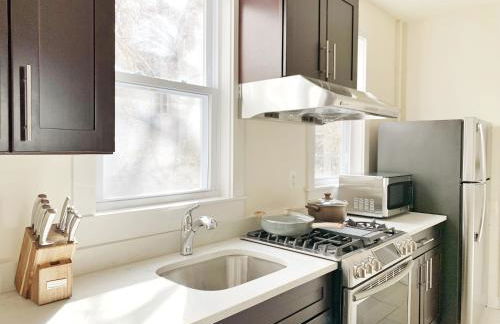 Best Location At Harvard University! 4 Bedroom Apartment! Two Units Available! - Foto 9