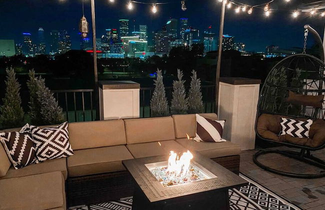 Luxury Downtown Home w Rooftop Deck in the Skyline - Foto 25