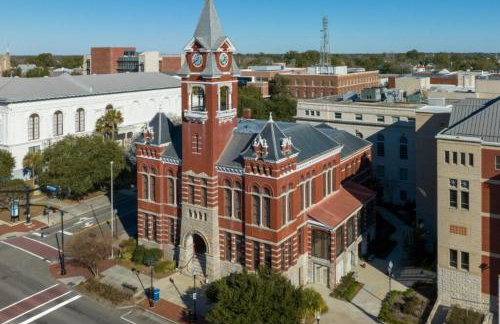 Private Downtown Bungalow Near Riverwalk & Beaches - Photo 31