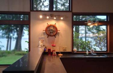 Poulsbo Waterfront Lodge with Game Room Library - Foto 57