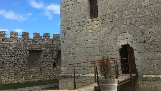 Percorrendo l'interno della fortezza