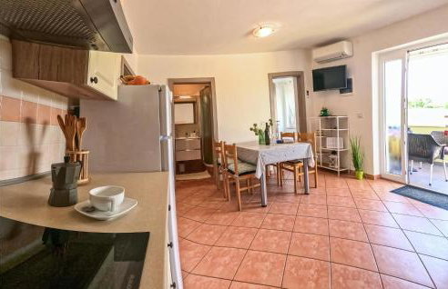 Stunning Apartment In Lovrecica - Foto 10