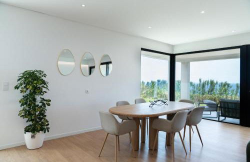 Auréa House - 4BR Azores Villa with Ocean View, BBQ & AC - Photo 5