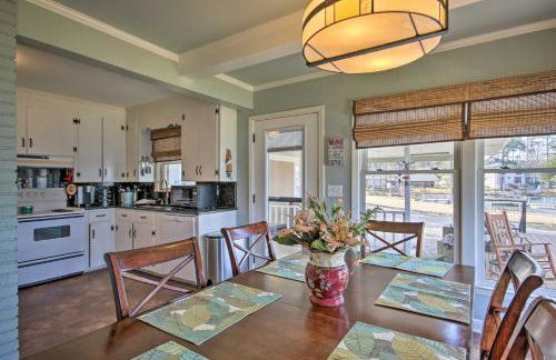 Quiet Lakefront Retreat with Boat Ramp and 2 Docks - Foto 8