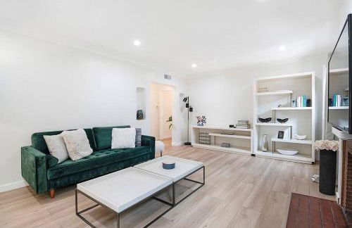 Updated 3-Bedroom LA Home with Backyard, BBQ & Family-Friendly Amenities - Photo 24