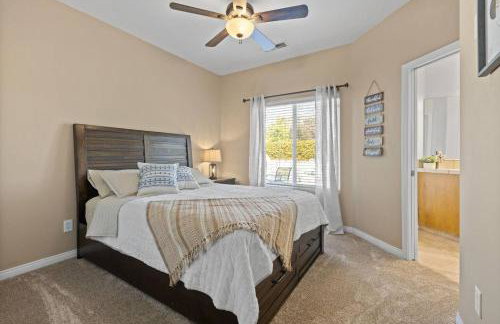 Spacious 4BR 3BA Home KING Suite Pool Sleeps 8 - Photo 20