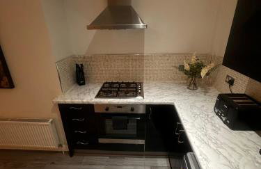 Spacious City Centre 2-Bedroom Apartment by StaySavvy Accommodation - Foto 55