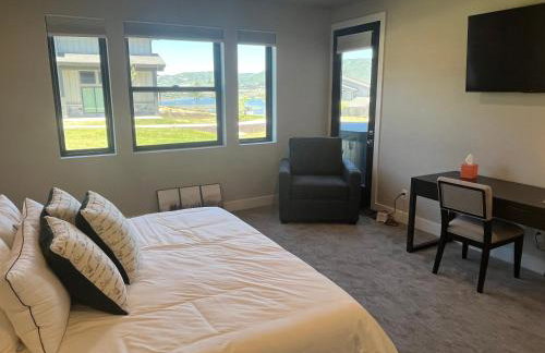 4 bd Ski Villa with Hot Tub and Bunk Room by lake! - Foto 14