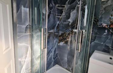 Bristol 2-Bed Bungalow Sleeps 4 Parking - Foto 5