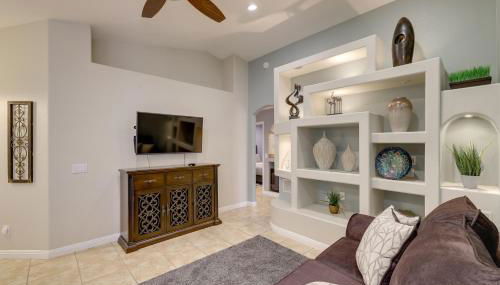 Golf and Hike Family Home with Patio in Glendale - Foto 3