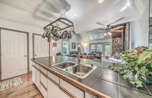 Cozy Cloudcroft Townhome about 1 Mi to Burro Ave! - Photo 14