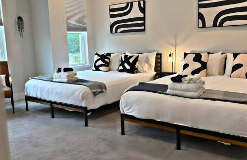 Modern 4BR Townhouse with Parking & Lake Views - WVille rep 4 - Foto 19