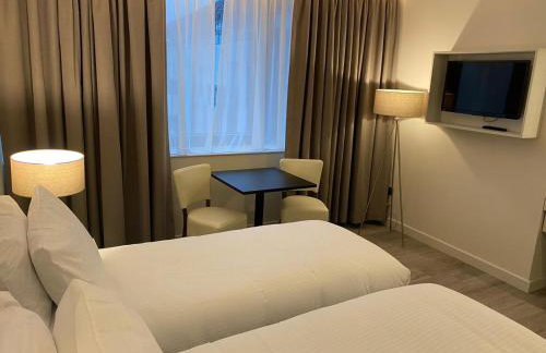 Axiom Park Hotel - Photo 40