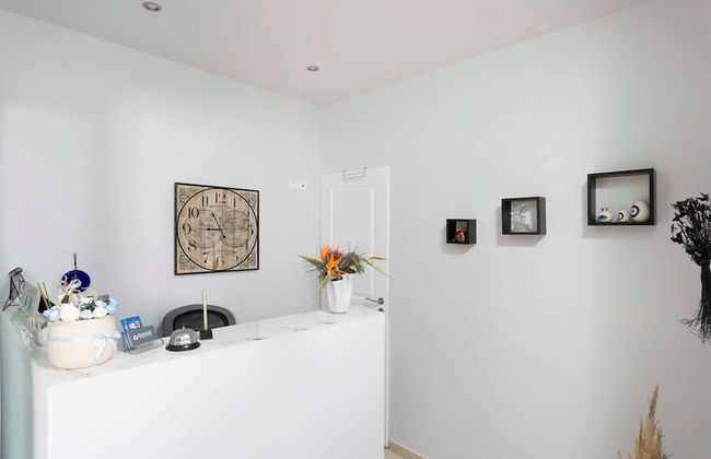 Danae Comfort Living - Photo 2