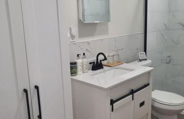 Modern Farmhouse Decor With Washer & Dryer - Foto 18