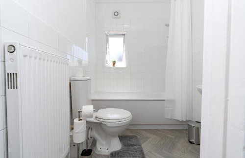 Open Mind Property - Hot Tub, 7 Beds & Free Parking - Foto 11