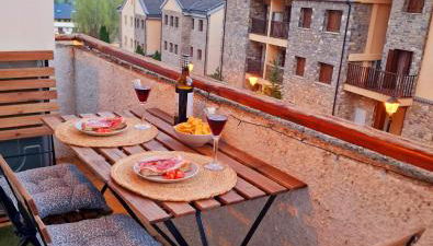 ESQUÍ PIRINEO ARAGONÉS APARTAMENTO EL JUNCARAL Wifi - Foto 2