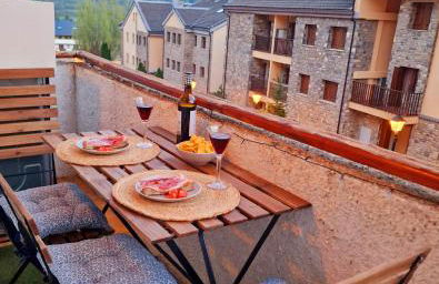 ESQUÍ PIRINEO ARAGONÉS APARTAMENTO EL JUNCARAL Wifi - Photo 2