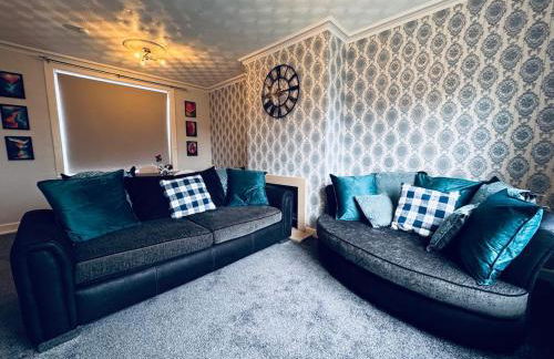 The Castleton Haven - 3 Bed Semi near M62 & M60 Motorways and Easy access to Manchester City Centre - Netflix and free high speed WIFI - Foto 1