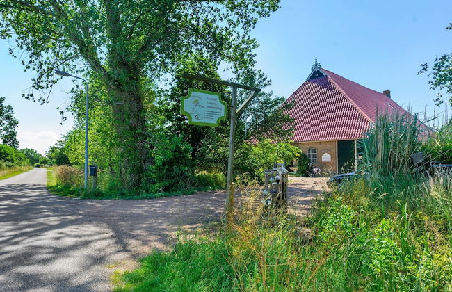 Enticing Holiday Home in Eastermar near Burgumer Mar Lake - Photo 33