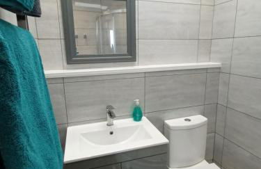 Contemporary one bed studio. Sea views and parking - Foto 6