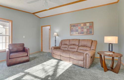 8 Mi to Dtwn Rochester Peaceful Home with Deck! - Foto 17