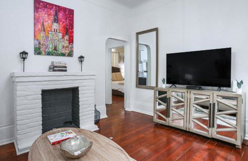 Updated Bourbon Street Condo with Smart TVs! - Foto 7