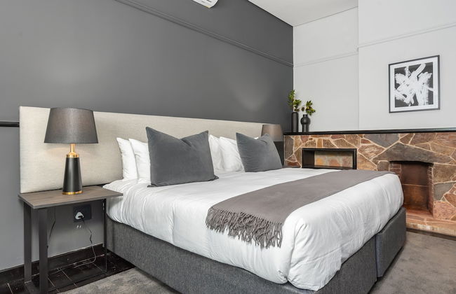 One Calais Luxury Apartments - Photo 17