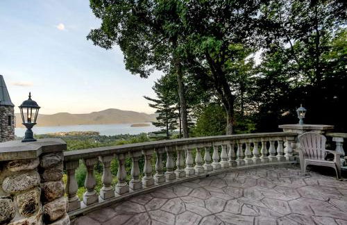 Breathtaking Cottage Rental on Castle Grounds Overlooking Lake George - Foto 32