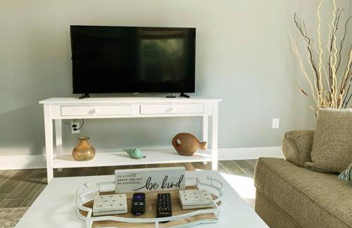 *Chic Beach Cottage Retreat* near Beach/downtown - Foto 5