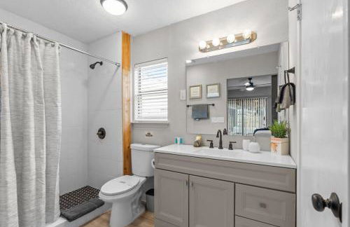 DFW Retreat - Pool, Spa & Minutes to Dallas & Fort Worth - Photo 6