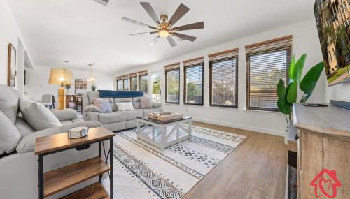 Georgian Oasis with Private Pool - An Irvie Home - Foto 3