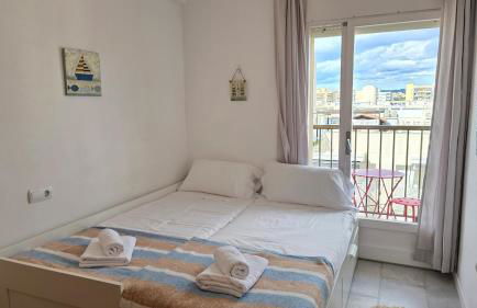 Bright Apartment with Two Balconies and a Seaside Pool - Foto 24