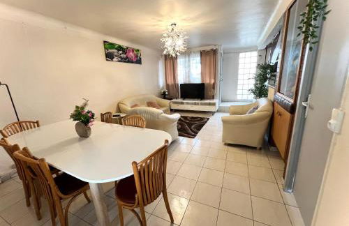 Cozy Station House & Direct Access to Paris - Foto 4