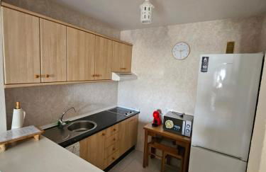 Apartamento en Mijas con Terraza, capacidad para 5 personas con piscina de temporada - Photo 5