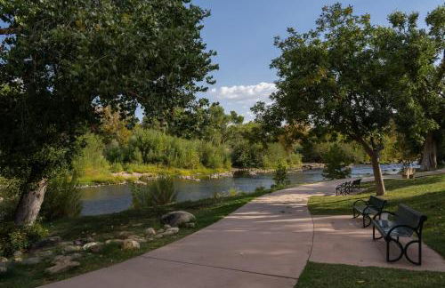 Lazy Squirrel - Cozy Family House with Full Game Room - Foto 69