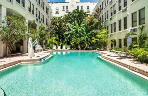 Romantic Studio in the Heart of Palm Beach - Photo 19