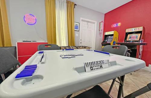 Escape GameRoom, BAR, BBQ, Spacious,KING Bed, All Luxury mattresses, Near Beach, 6 blocks away from Bars, Nite Clubs, Res, Shops - Photo 22