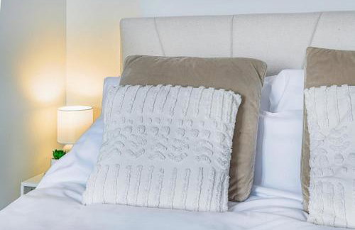 3BR Home with Garden & Free Parking - Foto 28