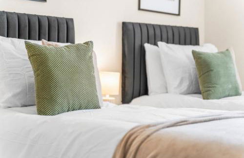 Stylish 4 Bedroom House in St Neots w Free Parking - Foto 45