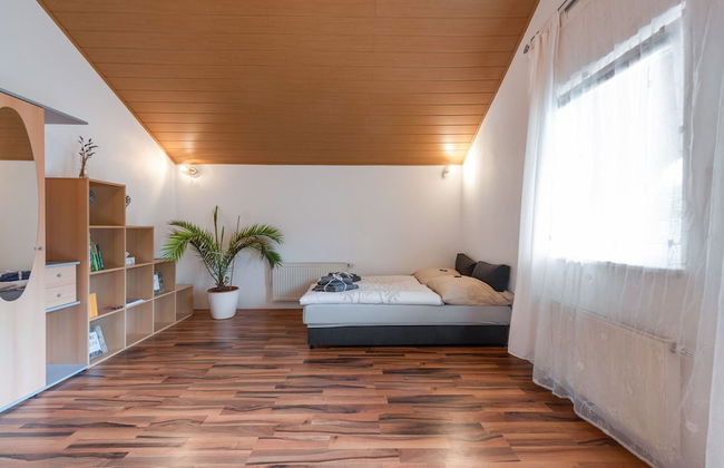 Modern Holiday Home in Pinsdorf With Garden - Photo 11