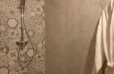 Chalet Le Familial - SPA & SAUNA - Serviettes - Peignoirs - Lits faits - Ménage inclus - Foto 14